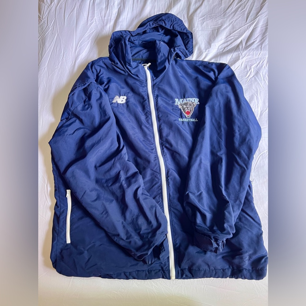 umaine (university of maine) men’s basketball windbreaker (xxl)